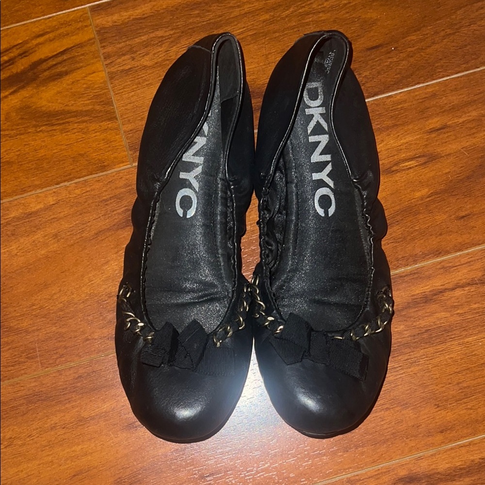 DKNY Women's Black Chain Detail Flats